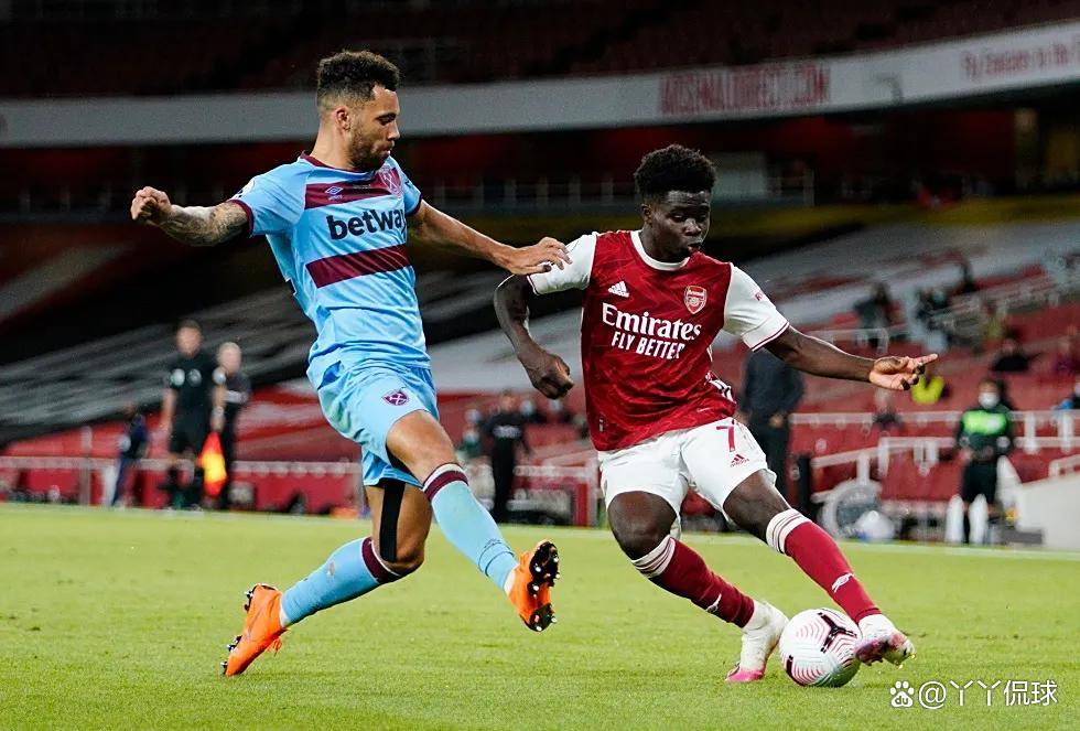 弗法纳：埃斯特旺还很年轻，但他非常出色，天赋惊人